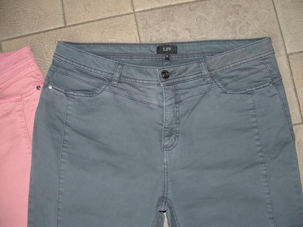 2x Liv broek maat 42 model paula, oud roze en grijs, Kleding | Dames, Overige kleuren, Maat 42/44 (L), Ophalen of Verzenden, Zo goed als nieuw