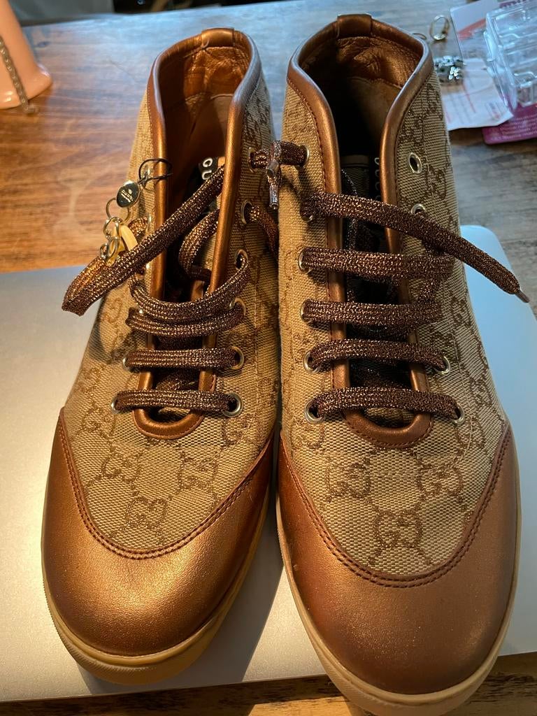 Gucci Schoenen en Tas- Zo goed als nieuw, Kleding | Dames, Schoenen, Zo goed als nieuw, Sneakers of Gympen, Bruin, Ophalen