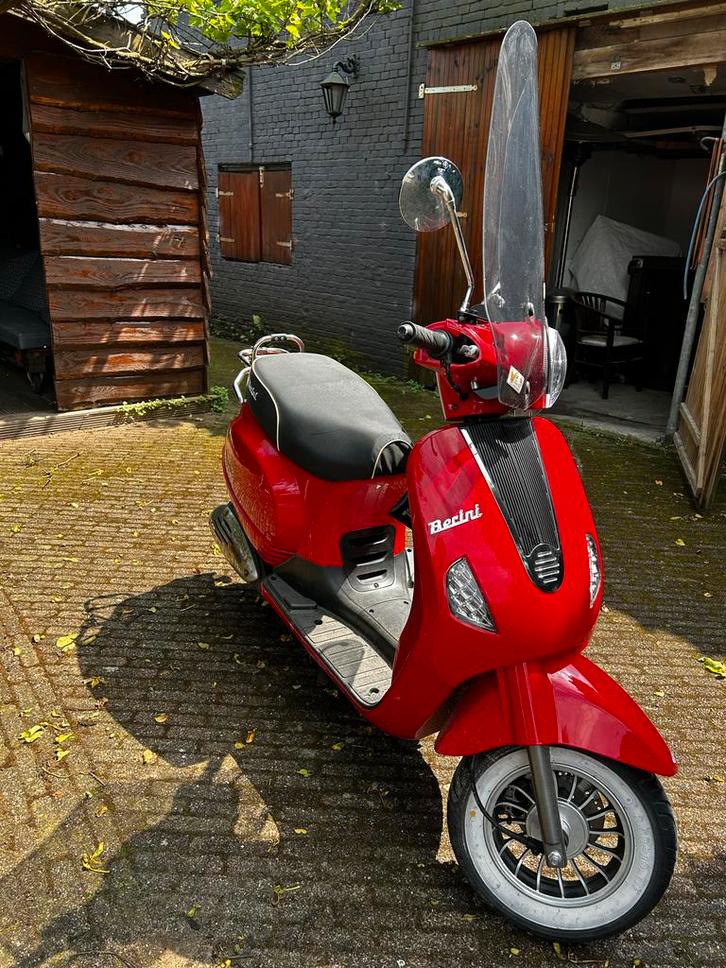 Rode Berini Scooter, Fietsen en Brommers, Scooters | Overige merken, Gebruikt, Maximaal 45 km/u, Benzine, Ophalen