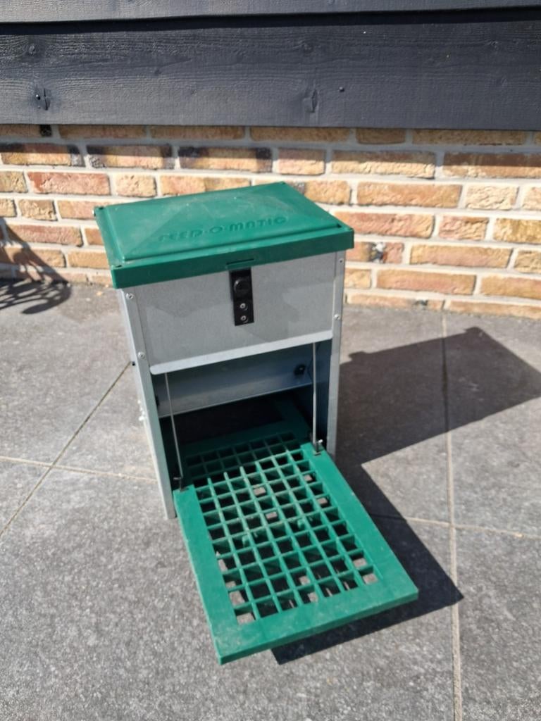 Feedomatic voer automaat kippen, Dieren en Toebehoren, Ophalen of Verzenden, Zo goed als nieuw, Drinken en Voederen