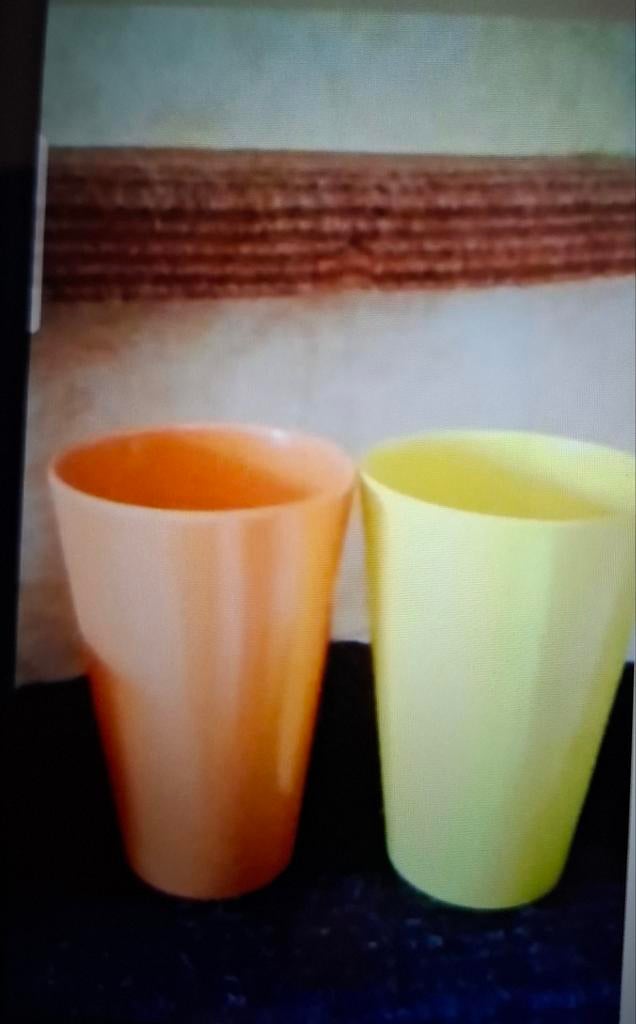 4 Plastic bekers, Huis en Inrichting, Keuken | Servies, Nieuw, Ophalen of Verzenden, Overige stijlen, Overige materialen