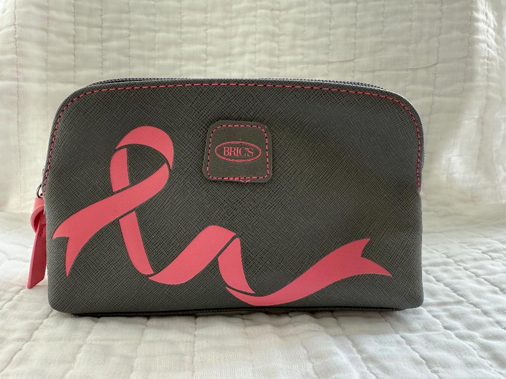 Qatar Airways BRIC’S Amenity Kit - Pink Ribbon - Compleet, Ophalen of Verzenden, Nieuw, Grijs, Heer of Dame