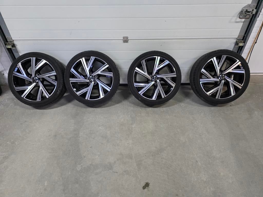 Originele VW Golf 8 5H Bergamo 18 inch, Ophalen, 18 inch, Gebruikt, Banden en Velgen
