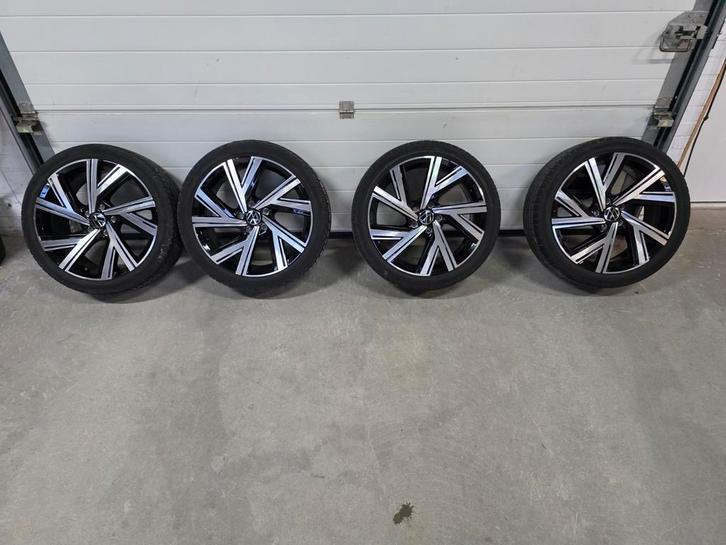 Originele VW Golf 8 5H Bergamo 18 inch, Auto-onderdelen, Banden en Velgen, Banden en Velgen, Zomerbanden, 18 inch, 225 mm, Personenwagen