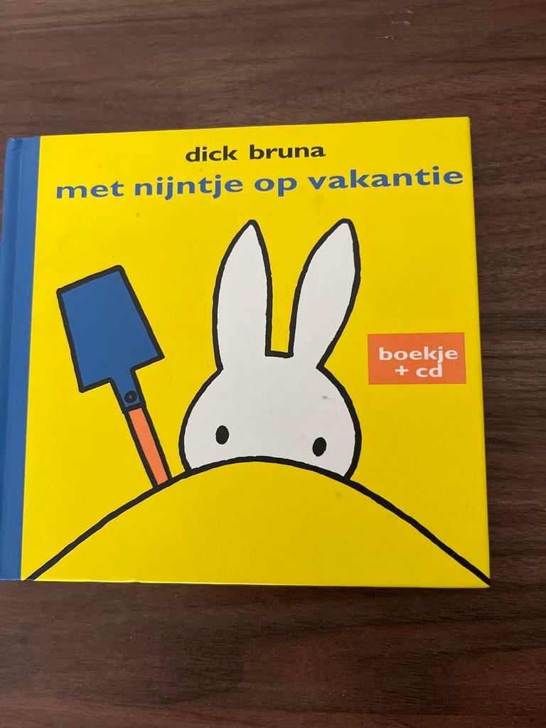 Dick Bruna - Met Nijntje op vakantie (boekje + cd), Ophalen of Verzenden, Zo goed als nieuw, Fictie algemeen