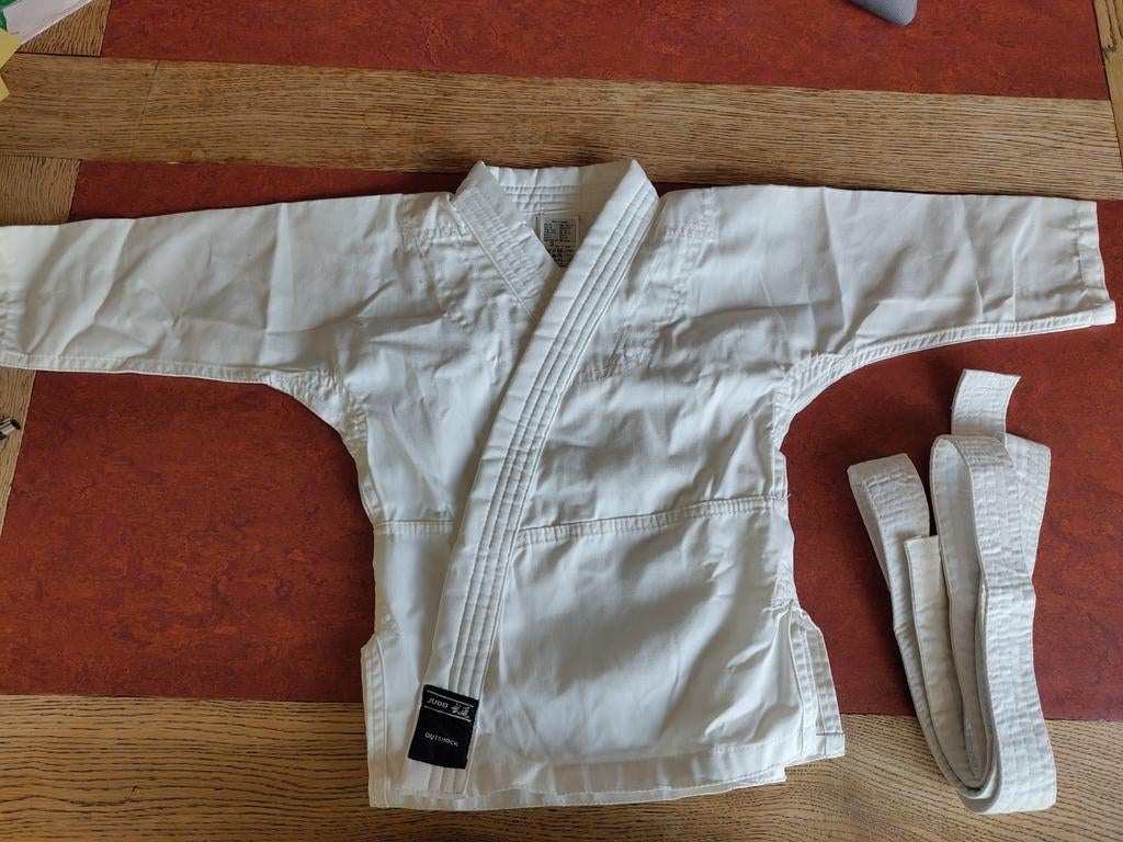 Nieuw judo jas 100 cm en band, Maat XS of kleiner, Ophalen of Verzenden, Nieuw, Judo