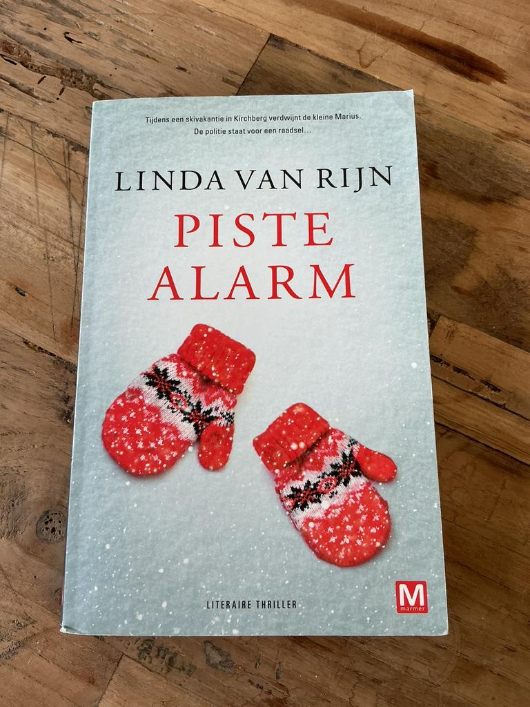 Twee thrillers van Linda van Rijn, Ophalen of Verzenden, Gelezen