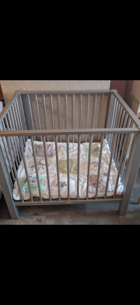 Grijze baby box met boxkleed, Kinderen en Baby's, Ophalen, Gebruikt, Vierkant, Boxkleed