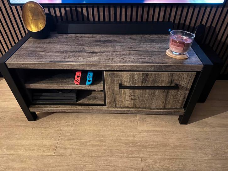 Zeer nette TV meubel Cavinti.Kan zeker een ronde mee !ZGAN., Huis en Inrichting, Kasten | Televisiemeubels, Zo goed als nieuw