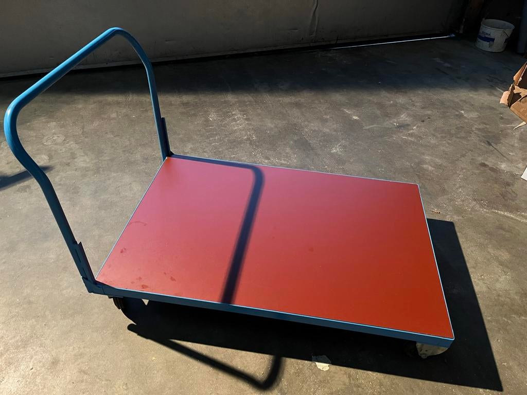 Transportkar met blauw frame en rood platform, 100 liter of meer, Ophalen, Nieuw, Transportkar