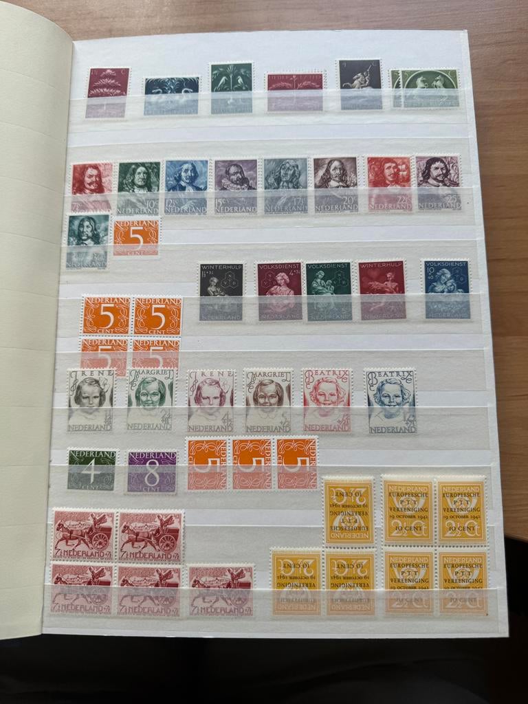 Postzegelalbum Nederland deel 1, Postzegels en Munten, Postzegels | Volle albums en Verzamelingen, Ophalen of Verzenden, Nederland
