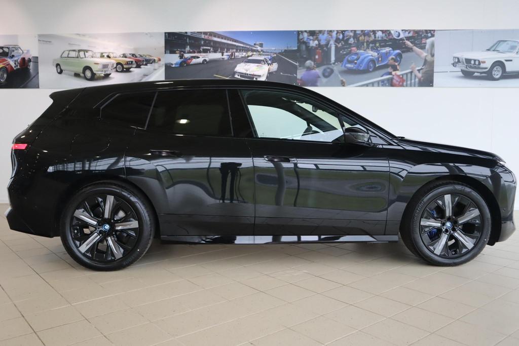 BMW iX xDrive40 Sport Edition | Driving Assistant Profession, Auto's, BMW, Automaat, 34 min, Stof, Gebruikt