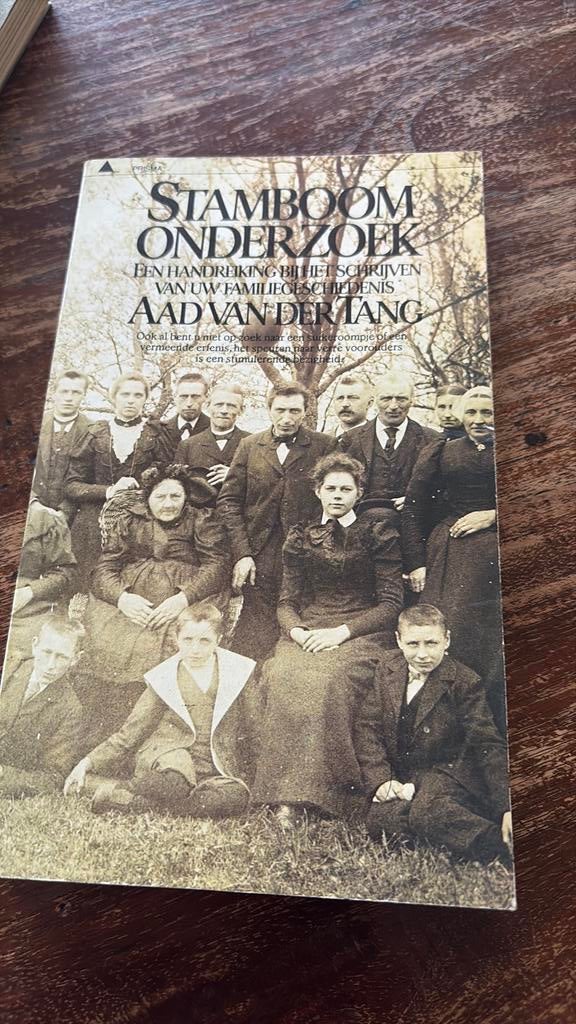 Boek over stamboom onderzoek, Ophalen of Verzenden, Zo goed als nieuw