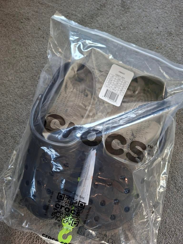 Nieuwe Crocs Classic Clogs - Maat 45 - Ongebruikt, Kleding | Dames, Schoenen, Slippers, Zwart, Nieuw, Ophalen of Verzenden