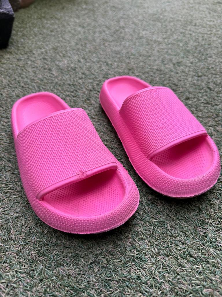 Roze slippers maat 30-31, Ophalen of Verzenden, Zo goed als nieuw, Jongen of Meisje, Schoenen