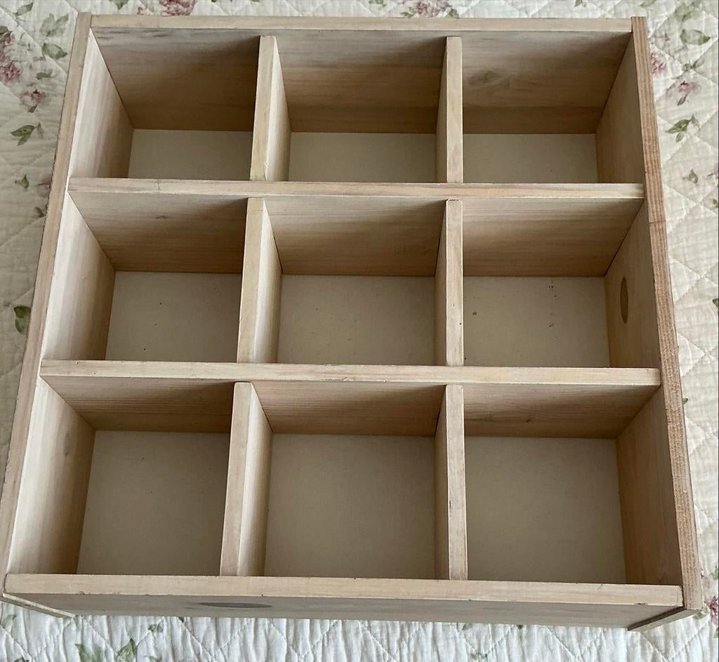 Nieuw Vitrine Kastje met 9 Vakjes - 44x44x14 cm, Met plank(en), Minder dan 50 cm, Nieuw, Ophalen of Verzenden