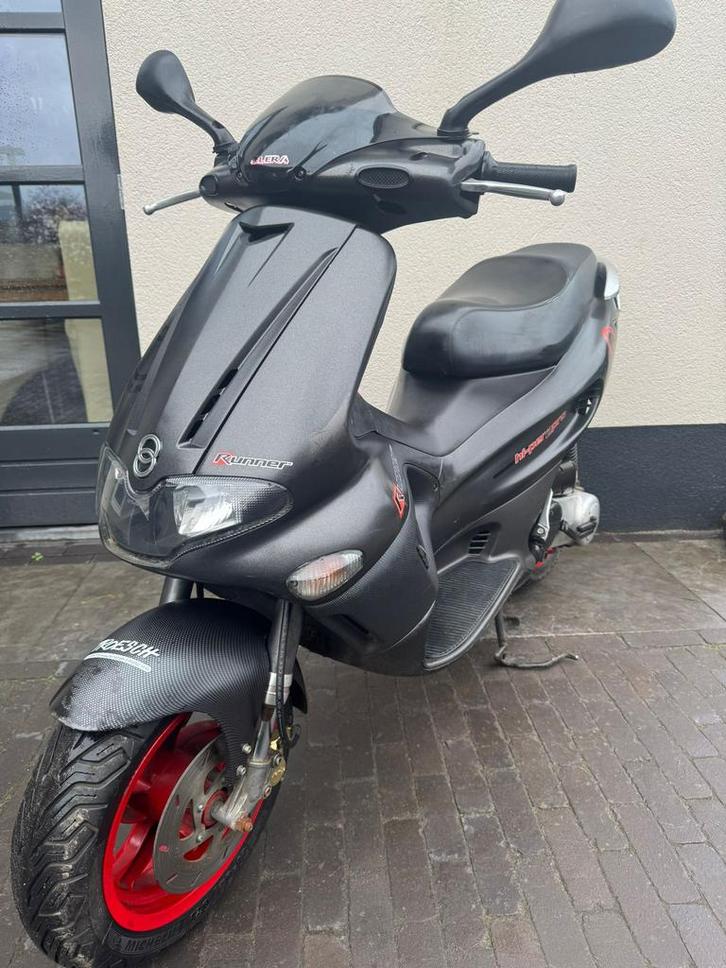 ⭐️Gilera runner 50cc sp pro brom nette staat sito plus⭐️, Fietsen en Brommers, Scooters | Piaggio, Zo goed als nieuw, Overige modellen