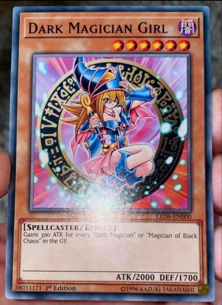 Yu-Gi-Oh! Dark Magician Girl LED6 1st Edition, Hobby en Vrije tijd, Verzamelkaartspellen | Yu-gi-Oh!, Ophalen of Verzenden, Zo goed als nieuw