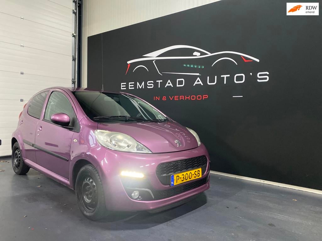 Peugeot 107 1.0 Black & Silver Nieuwe apk, Auto's, Peugeot, Voorwielaandrijving, Euro 5, Gebruikt, Overige kleuren