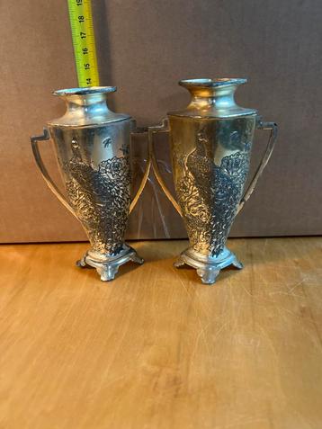 Vintage Vaasjes met Pauwen beschikbaar voor biedingen