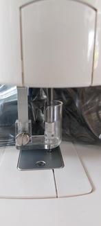 HAPPYLOCK   Special  punch, Hobby en Vrije tijd, Naaimachines en Toebehoren, Ophalen, Zo goed als nieuw, Lockmachine