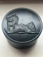 Rond Zwart bakelieten doosje met poezenafbeelding, Ophalen of Verzenden