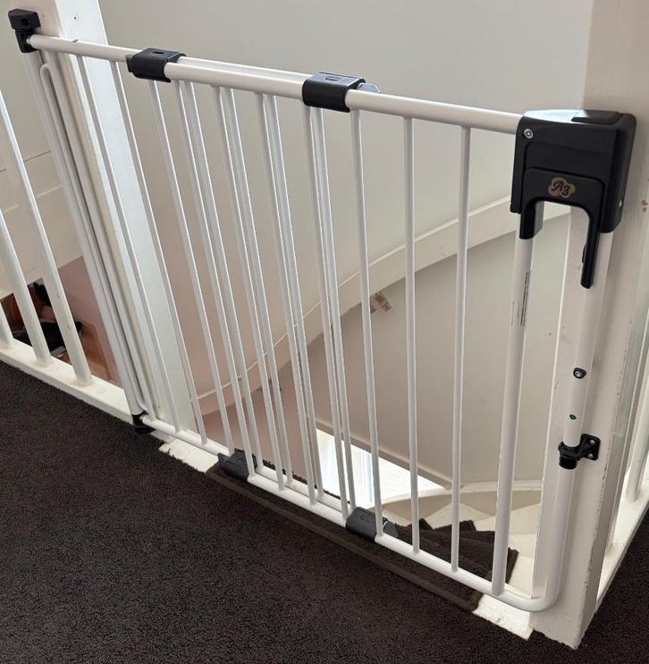 A3 Safetydoor Traphek, verstelbaar – Wit – Zo goed als nieuw, Kinderen en Baby's, Traphekjes, Zo goed als nieuw, Klemhekje, Metaal of IJzer
