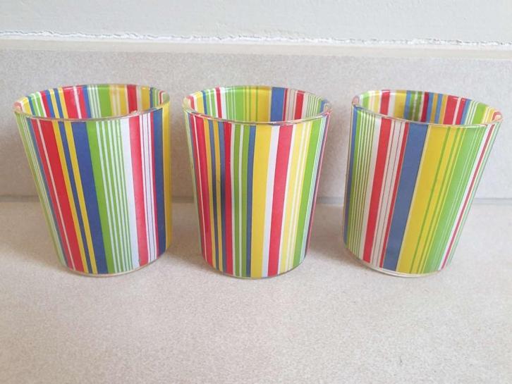 3 glazen theelichthouders regenboogkleuren H 7cm diam 5cm, Huis en Inrichting, Woonaccessoires | Kandelaars en Kaarsen, Gebruikt