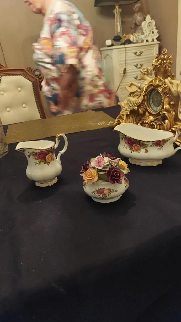 royal albert, Antiek en Kunst, Antiek | Servies los, Ophalen of Verzenden