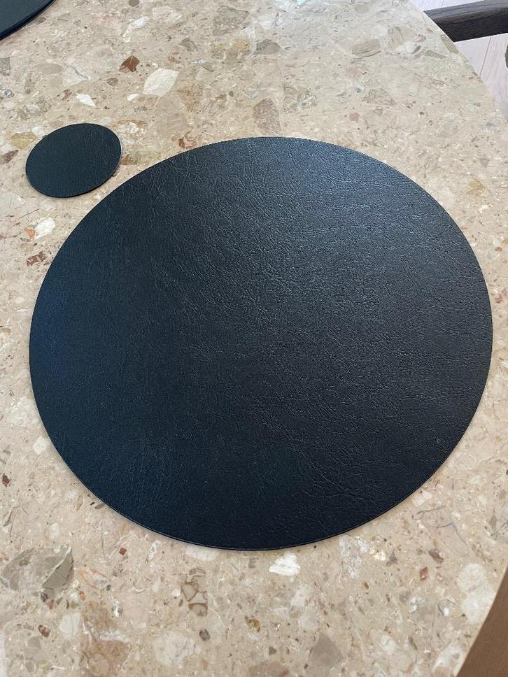 5 ronde placemats en 8 onderzetters | vegan leather | zwart, Huis en Inrichting, Woonaccessoires | Onderzetters, Nieuw, Bord, Ophalen of Verzenden