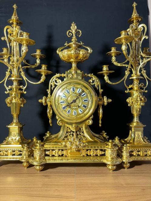 Antieke Franse Bronzen Regency Stijl Pendule met Kandelaren, Antiek en Kunst, Antiek | Klokken, Ophalen of Verzenden