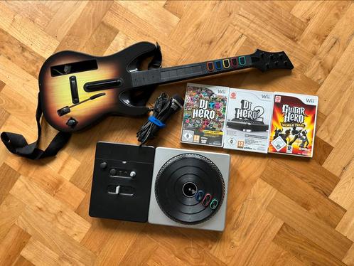 WII Gitar Hero & DJ Hero, Spelcomputers en Games, Spelcomputers | Nintendo Consoles | Accessoires, Zo goed als nieuw, Wii, Gitaar, Drumstel of Dj-set