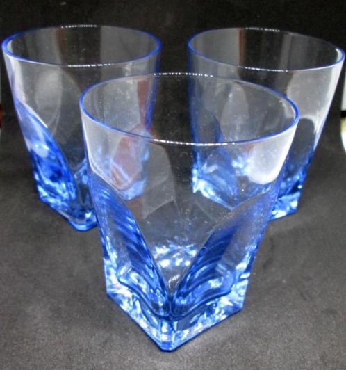 Drie mooie blauwe waterglazen, Antiek en Kunst, Antiek | Glas en Kristal, Ophalen of Verzenden