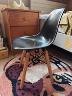 EAMES kinderstoeltje zwart, Kinderen en Baby's, Kinderkamer | Tafels en Stoelen, Ophalen, Zo goed als nieuw, Stoel(en)