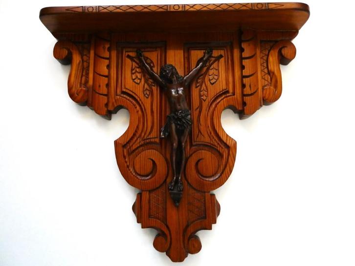 Houtgesneden console met bronzen corpus Jezus kruisbeeld, Antiek en Kunst, Antiek | Religie, Ophalen of Verzenden