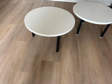 2 Kleine Ronde Tafeltjes - Zo Goed Als Nieuw beschikbaar voor biedingen