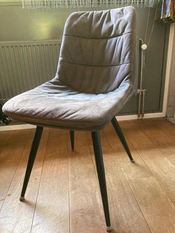 4 comfortabele grijze eetkamerstoelen