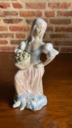 TENGRA beeldje, Antiek en Kunst, Antiek | Porselein, Ophalen of Verzenden