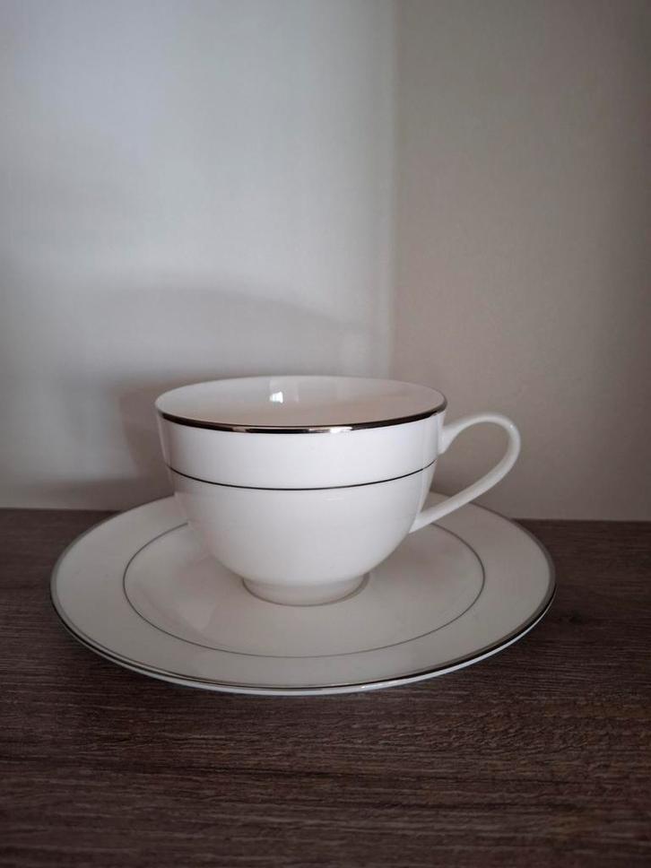 Balmoral Bone China Kop en Schotel, Antiek en Kunst, Antiek | Servies los, Ophalen of Verzenden