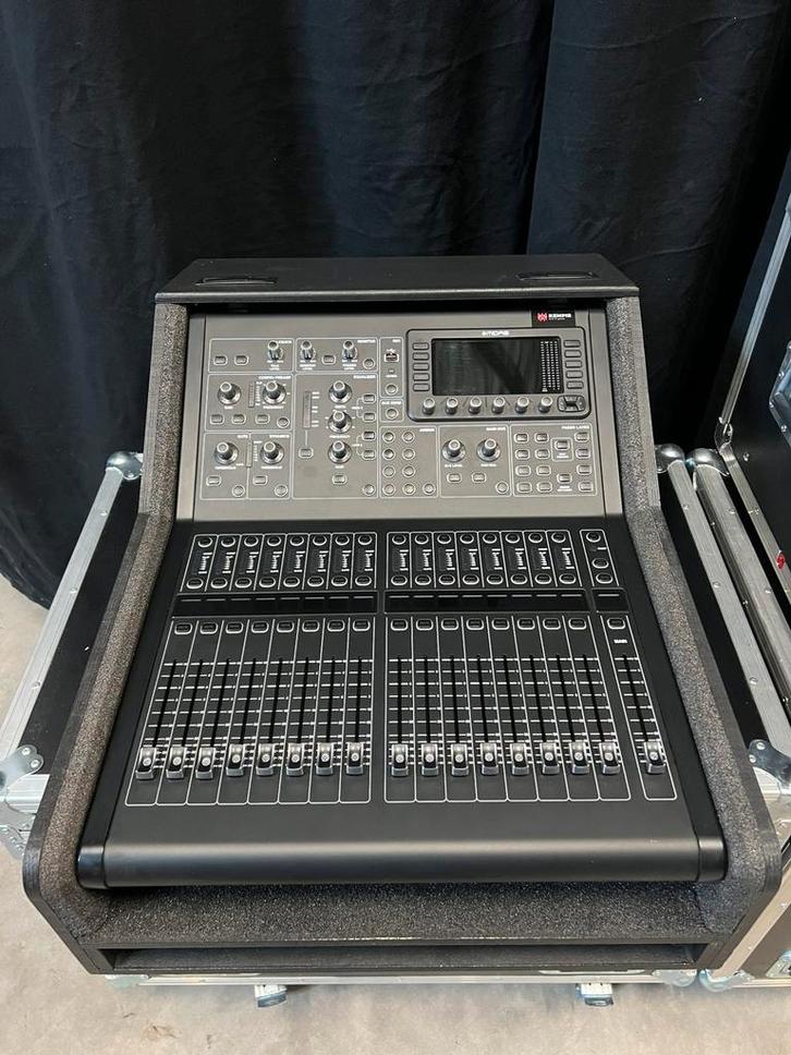 Midas M32R in Penn Elcom 3-delige flightase, Muziek en Instrumenten, Mengpanelen, Zo goed als nieuw, 20 kanalen of meer, Ophalen