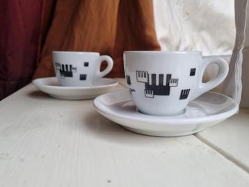 Twee espressokopjes "La Pavoni" beschikbaar voor biedingen