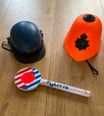 2 politiehelmen ME Bobby stopbord met licht, Ophalen of Verzenden, Zo goed als nieuw, 104 of kleiner, Jongen of Meisje