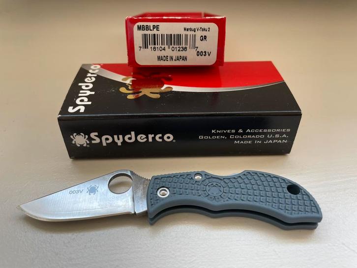 Spyderco Manbug V-Toku2 Light Blue Sprintrun nr. 003V, Caravans en Kamperen, Kampeergereedschap, Nieuw, Ophalen of Verzenden