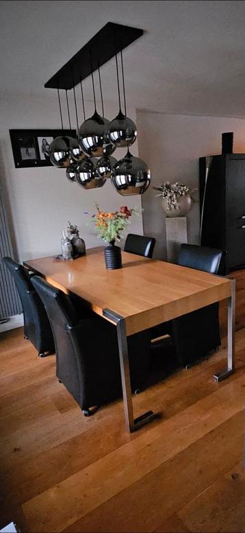 Tk eettafel en bijbehorende salontafel en leren stoelen  beschikbaar voor biedingen