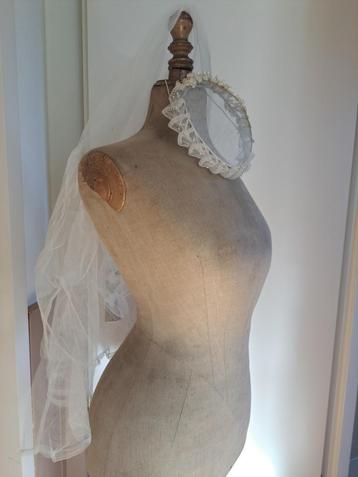 Charamante Antieke Franse Bruidskroon beschikbaar voor biedingen