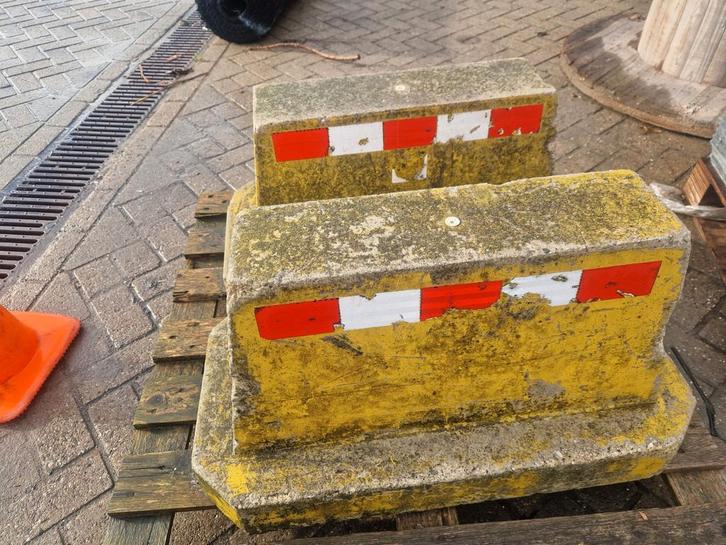 Betonnen Biggenruggen - Set van 2, Doe-het-zelf en Verbouw, Overige Doe-het-zelf en Verbouw, Gebruikt, Ophalen