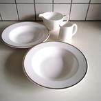 wedgwood  metallised:2 diepe borden,sauskom,melkkannetje, Ophalen of Verzenden, Zo goed als nieuw, Bord(en), Wedgwood