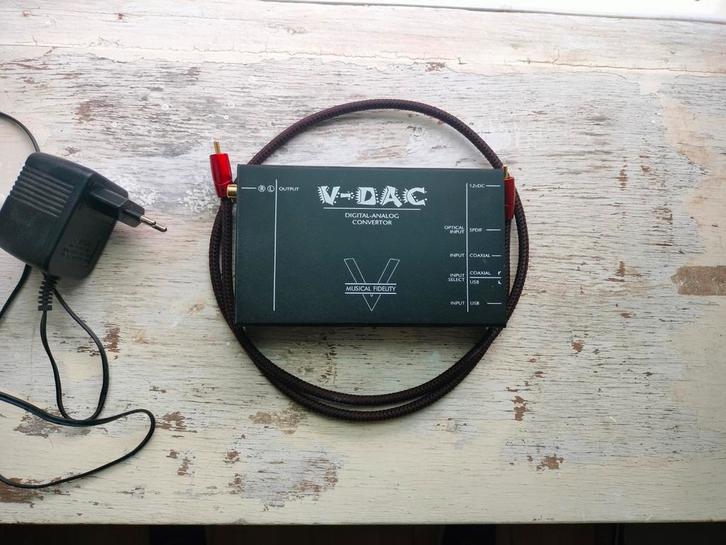 Musical Fidelity V-DAC met Audioquest Coax kabel, Audio, Tv en Foto, Converters, Gebruikt, Ophalen of Verzenden
