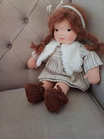 prachtige tricot pop schapenwol waldorf antroposofisch  beschikbaar voor biedingen