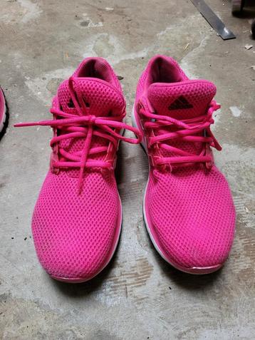 2 paar Adidas Sportschoenen Roze Maat 44,5 en 45,5 beschikbaar voor biedingen